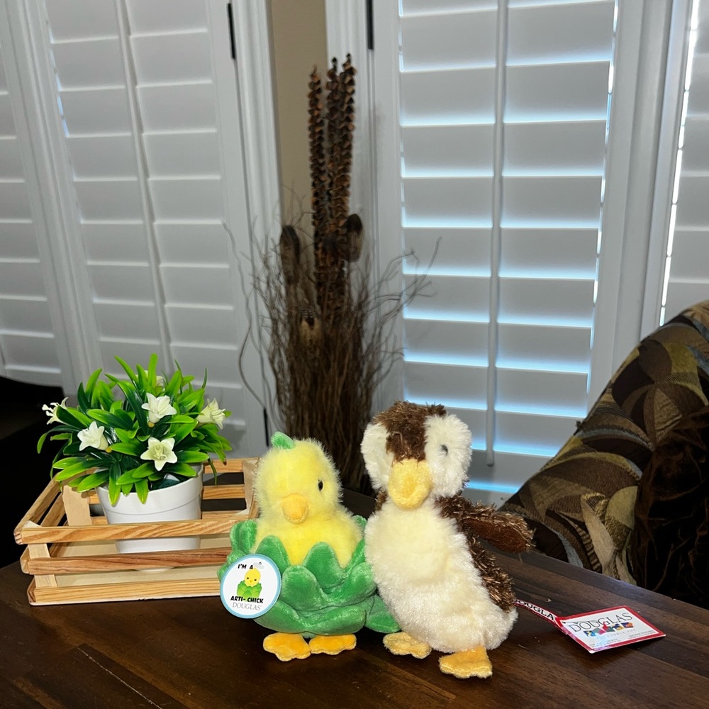 NWT! Douglas “Arti-Chick" 6‎ inch Plush and Duckling Stuffed Animal Lot